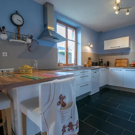 De La Tour Des Fripons. Holiday home *