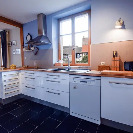 De La Tour Des Fripons. *